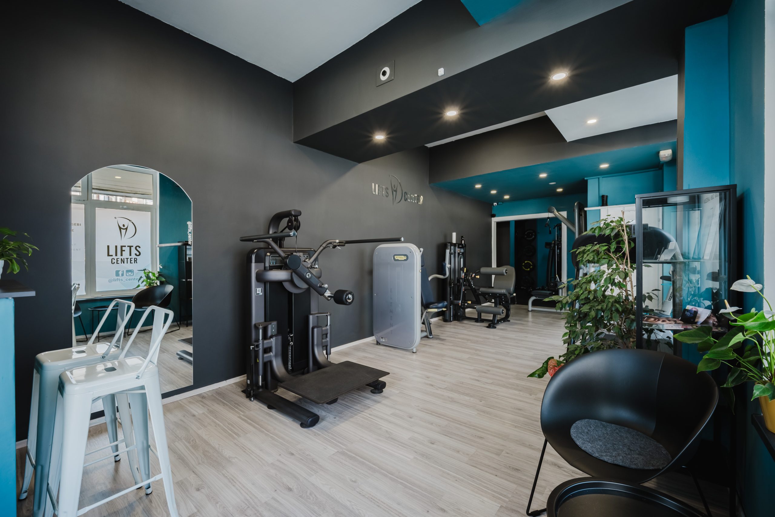 MD Lifts Center poslovni model